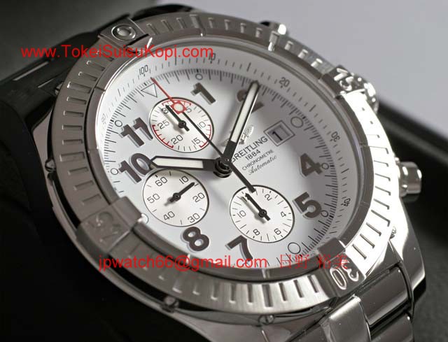 ブライトリングスーパーコピー 時計 アベンジャー 白 BNL2323